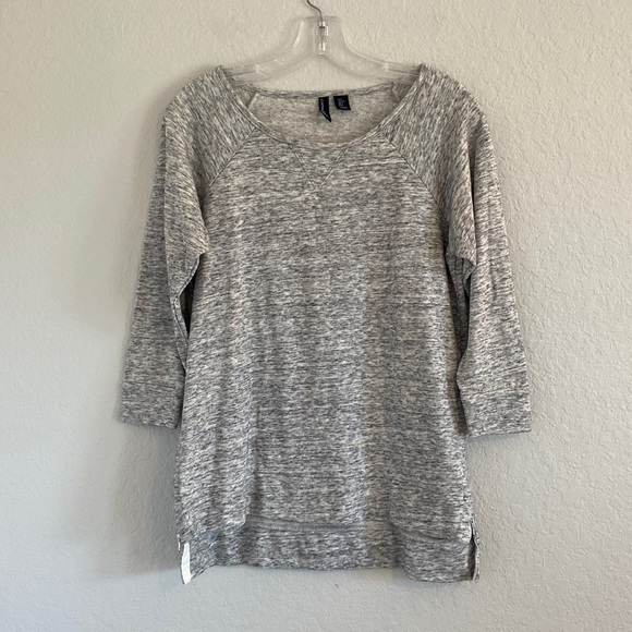 Classy yet sexy sweater w/ zipper sides - Picture 1 of 8